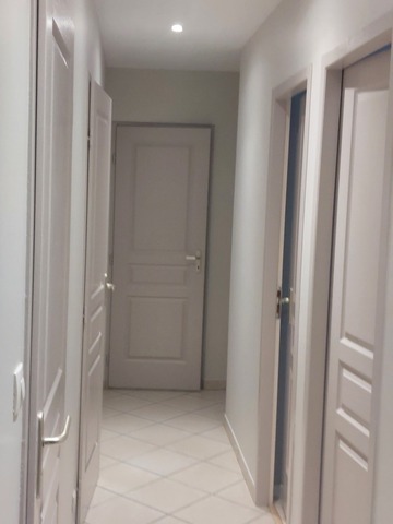 Rénovation d’un couloir avec ses portes à Champtoceaux